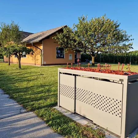 Orange House Sempeter Holiday home Sempeter v Savinjski Dolini