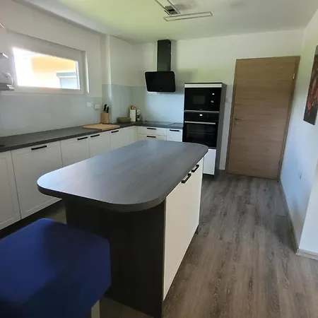 Orange House Sempeter 펜션 *