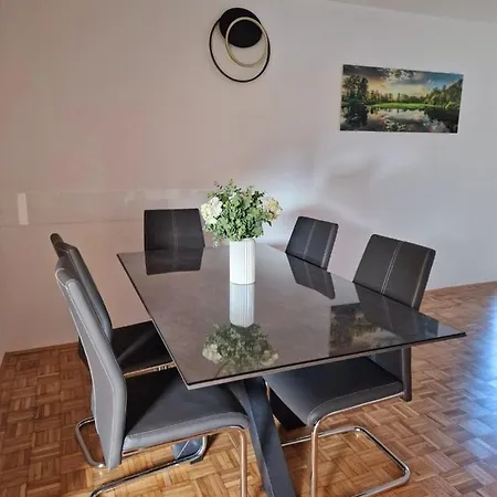 Orange House Sempeter *