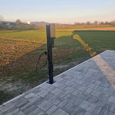 Orange House Sempeter