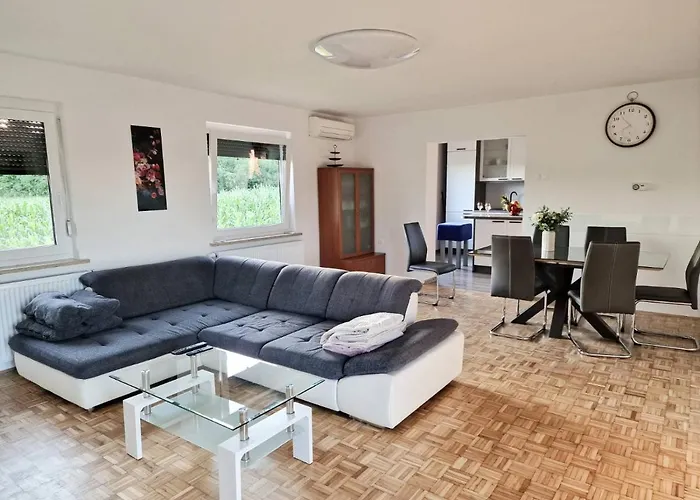 Orange House Sempeter Počitniška hiša Sempeter v Savinjski Dolini