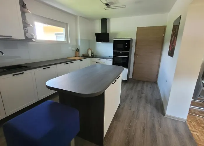 Orange House Sempeter Počitniška hiša *